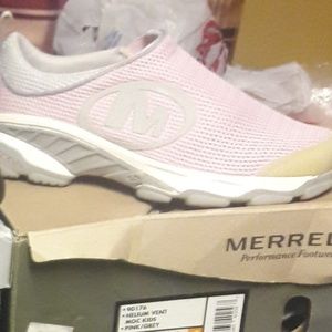 Kids Brand new sneakers size 3.5 to 5